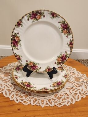 SET OF 4 Royal Albert Old Country Roses 10" Dinner Plates with Gold Trim
